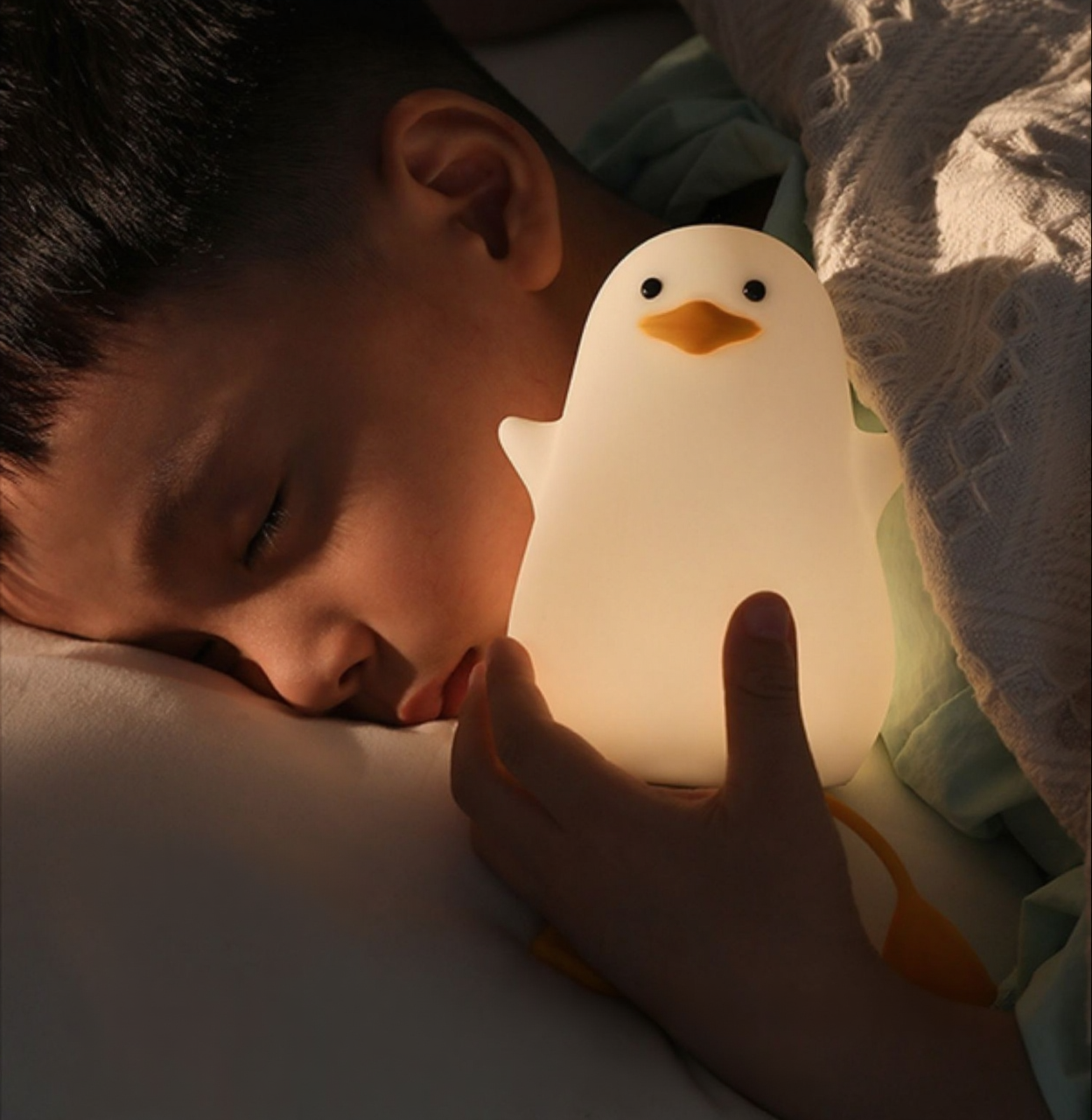 Dashing Seagull Night Light – Soft Silicone Tap Control Bedside Lamp with Timer and Phone Holder, Rechargeable LED Sleep Companion Light